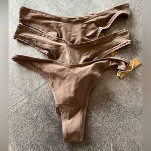 NEW! SKIMS Fits Everybody Dipped Front Thongs 3 Pairs